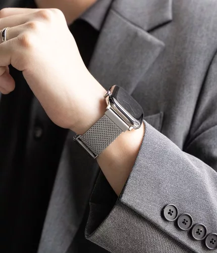 Apple Watch 8/9/10/11/12/SE/Ultra 44/45/46/49 mm ezüst Ringke Metal One Mesh milánói acél óraszíj