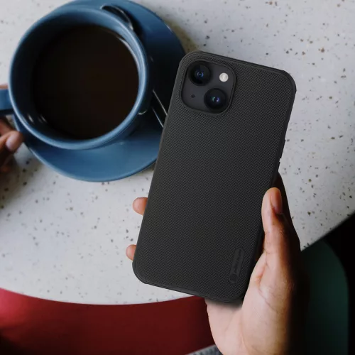 Nillkin Super Frosted PRO tok Apple iPhone 15 készülékhez – Fekete (logó nélkül)