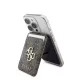Guess 4G Metal Logo MagSafe kártyatartó állvánnyal – barna